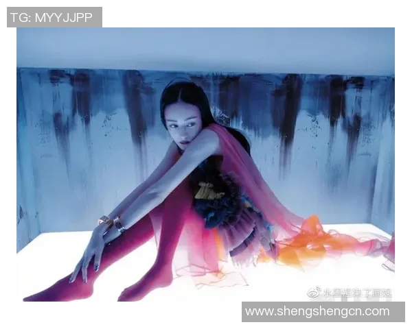 足球明星女友拍摄时尚大片展现魅力与风采引发热议